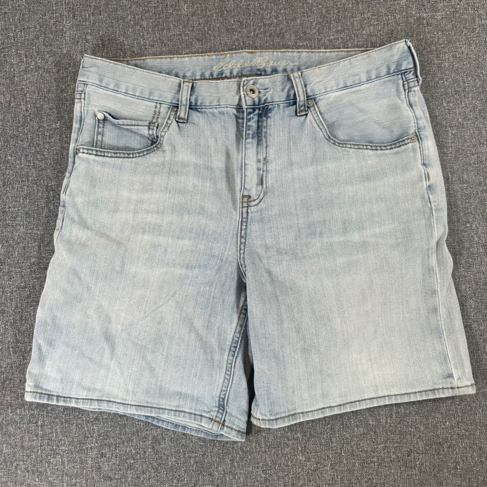 Eddie Bauer Womens 8 Light Wash Denim Jean Shorts Casual Summer Size 32
